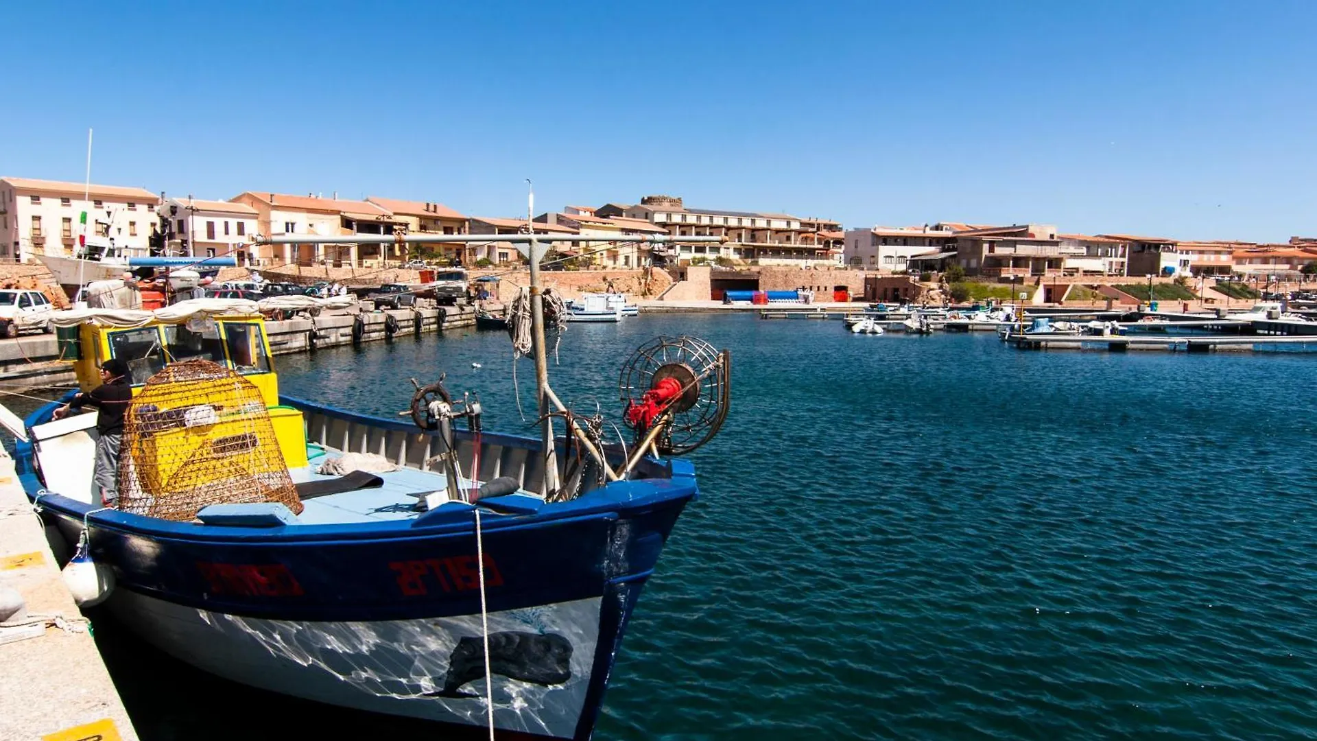 B.19 La Begonia - 120 Mt. Dalla Spiaggia Isola Rossa  Ιταλία