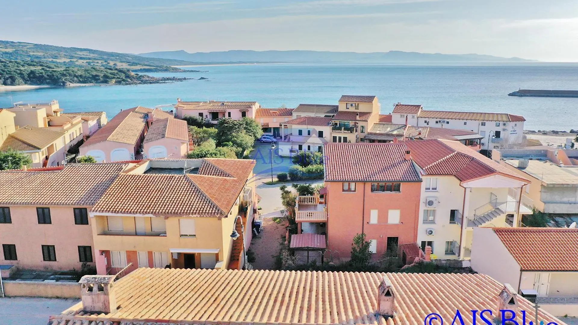 B.19 La Begonia - 120 Mt. Dalla Spiaggia Isola Rossa